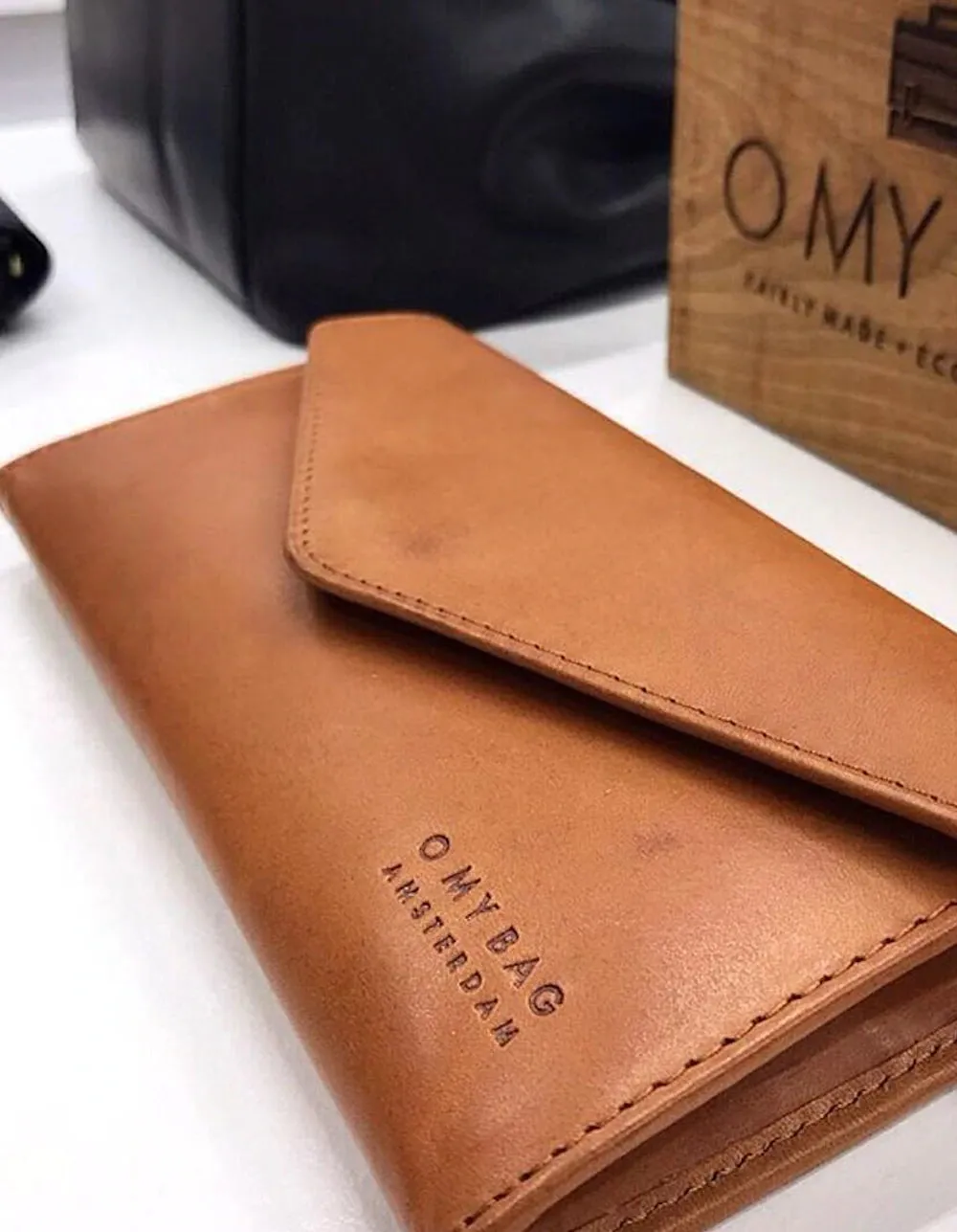 Envelope Pixie Classic Leather Wallet (Cognac)