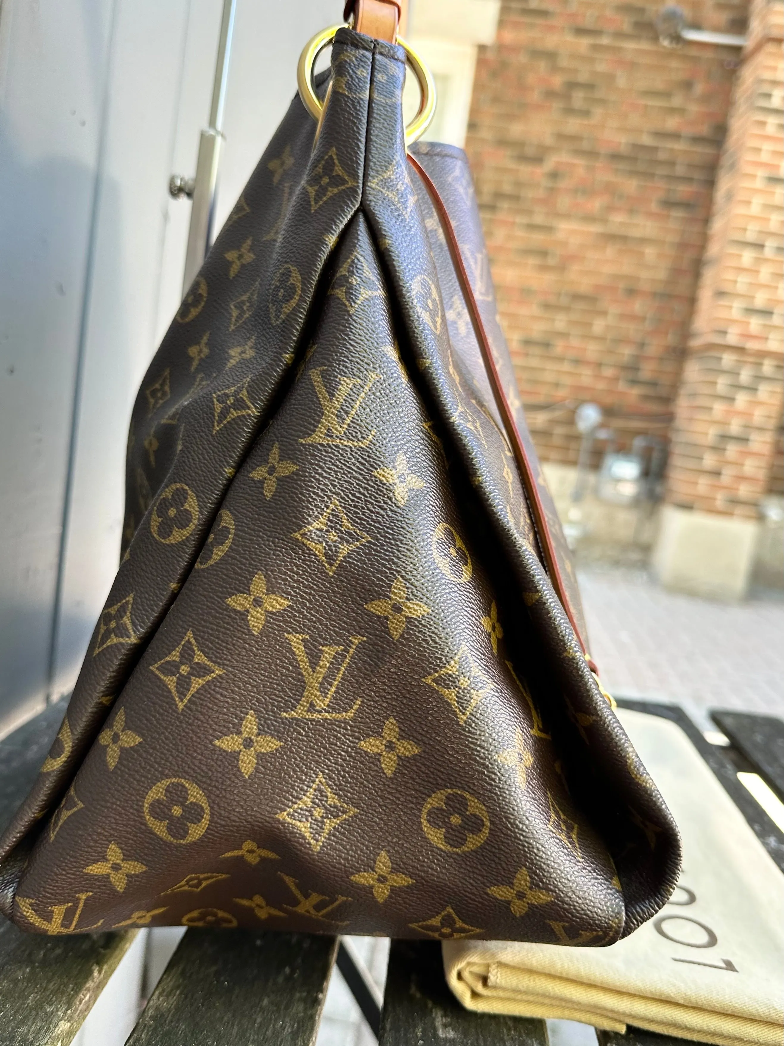LOUIS VUITTON Artsy MM Monogram Canvas Shoulder Bag